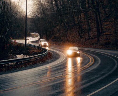 emergency-roadside-service-coverage-cars-driving-on-road-in-ontario